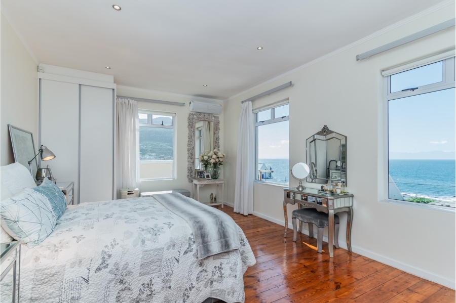 3 Bedroom Property for Sale in Cairnside Western Cape